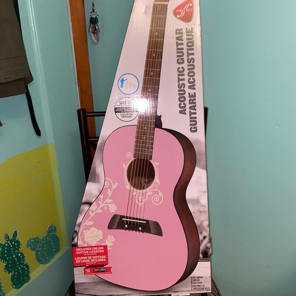 Acoustic Guitar - Picture 2 of 5